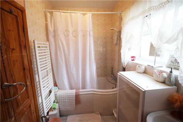  Image of 3 bedroom Semi-Detached Bungalow for sale in Sunny Bank London SE25 at Sunny Bank, London, SE25